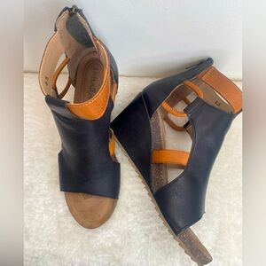 DIBA Black and Tan Leather Wedge Sandals - Size 8.5 - EUC